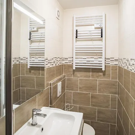 Apartment Charme Du Bouchon - Emplacement Ideal Troyes